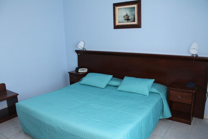 Room 12 of 37