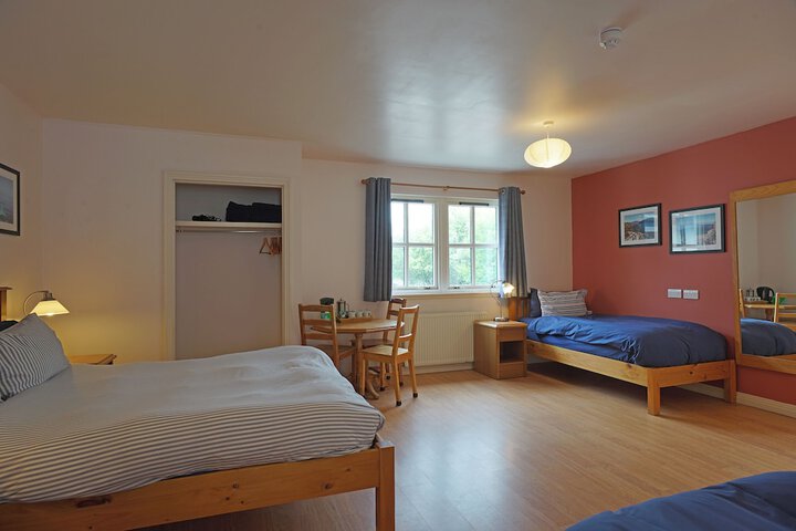 Room 6 of 33