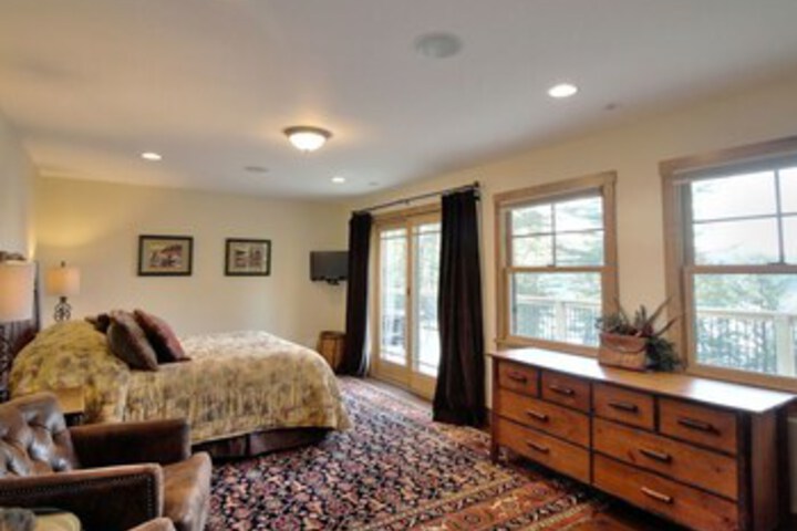 Room 11 of 24