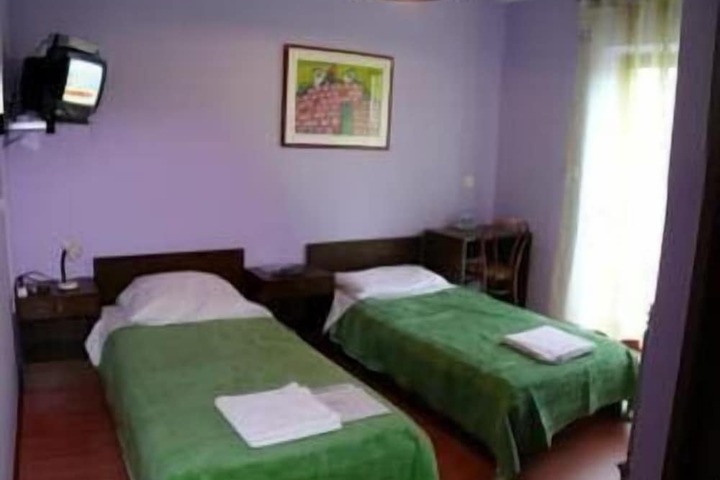 Room 14 of 44