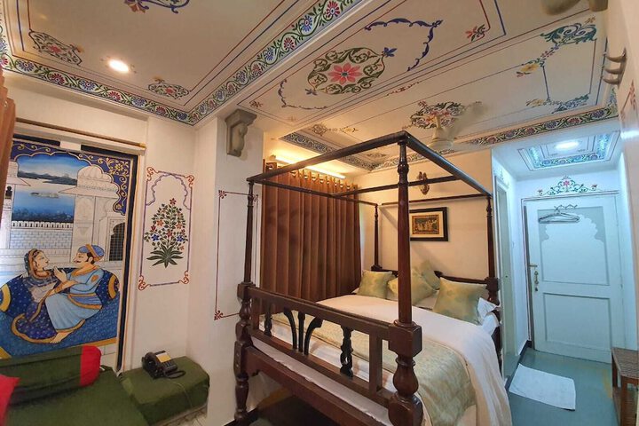 Room 12 of 50