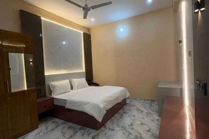 Room 5 of 25
