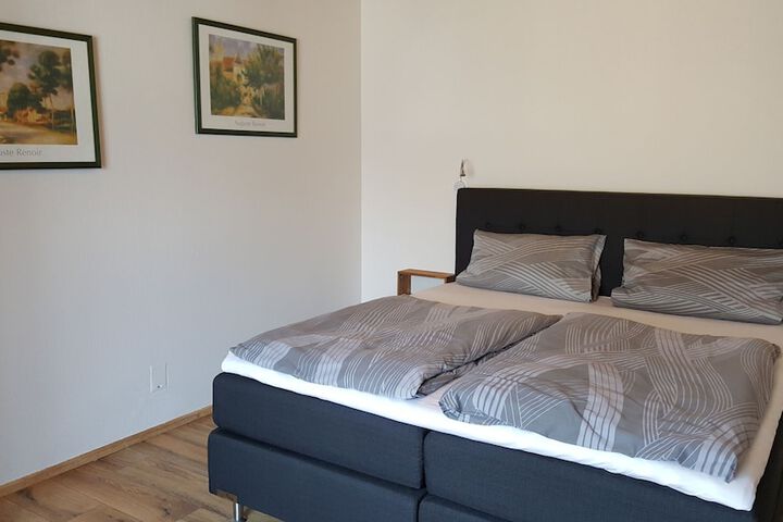 Room 13 of 27