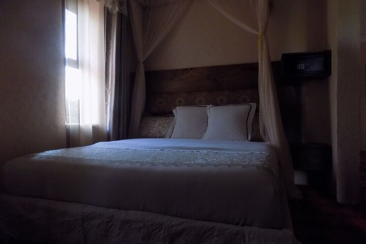 Room 23 of 70