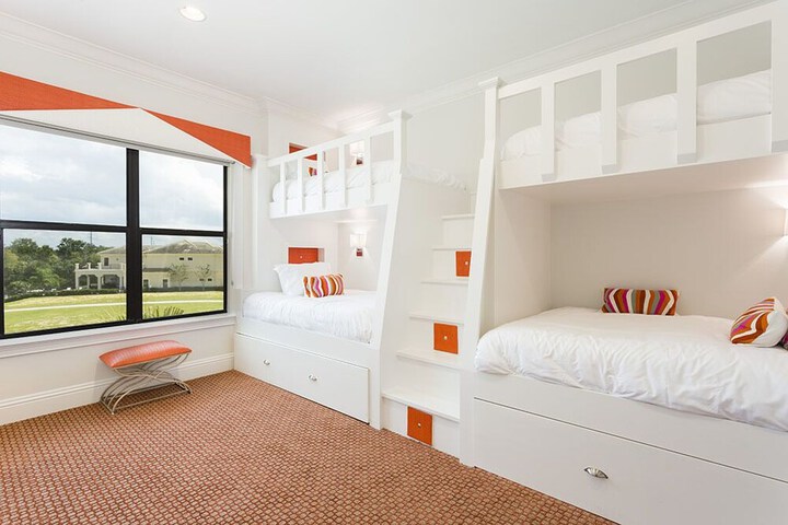 Room 8 of 48
