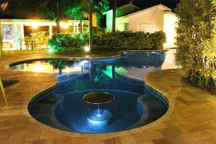 Pool 10 of 15