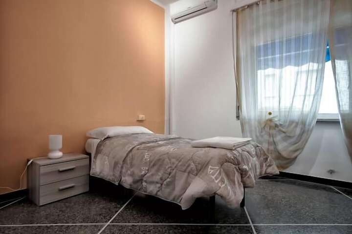 Room 17 of 32