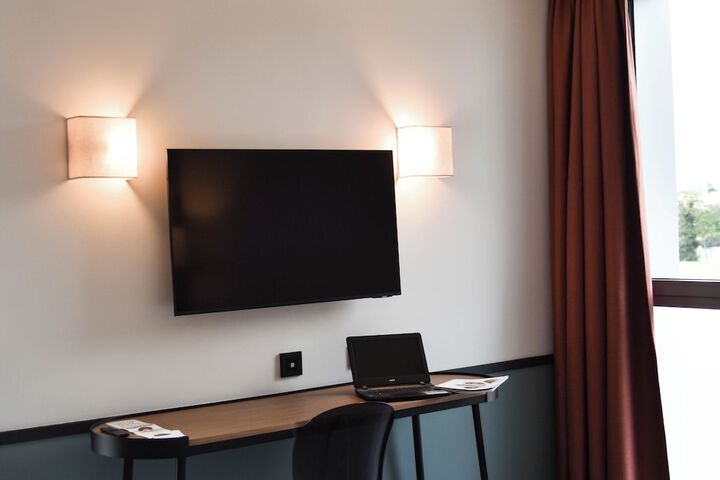 Room 8 of 87