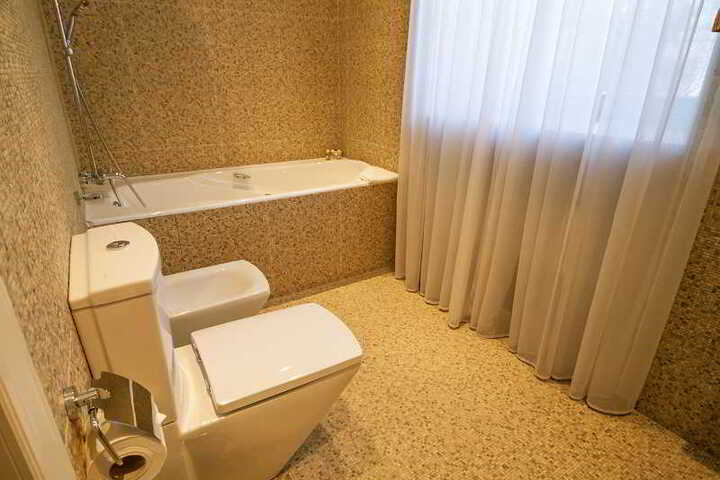 Room 7 of 10