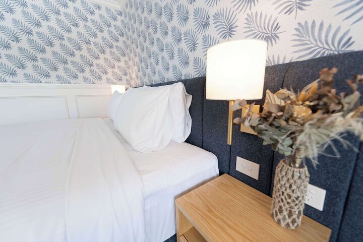 Room 4 of 83