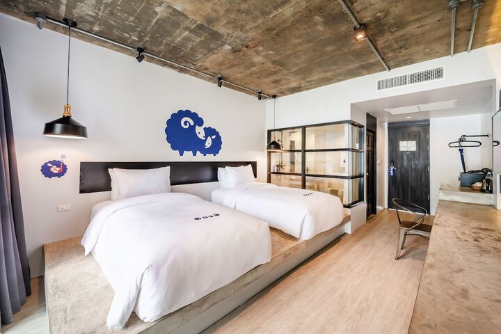 Room 13 of 96