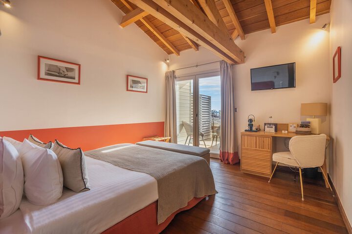 Room 2 of 26