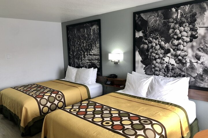 1 Queen Bed (49 of 49)