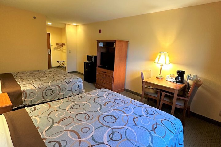 2 Queen Beds (6 of 20)