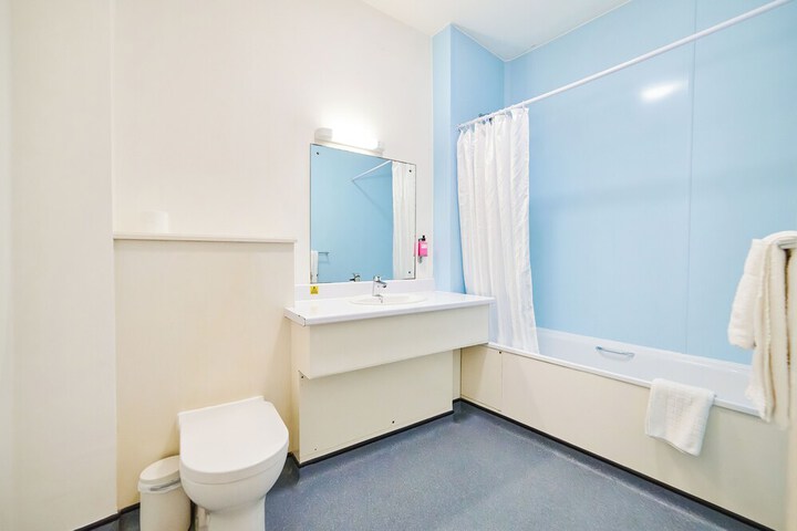 Room 12 of 30