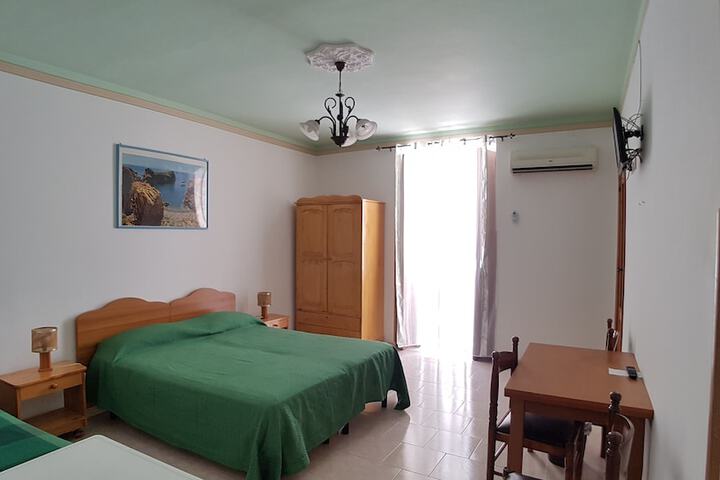 Room 50 of 107