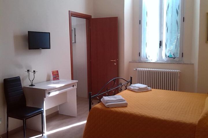 Room 6 of 37