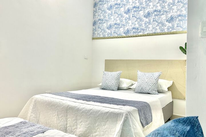 Room 10 of 12