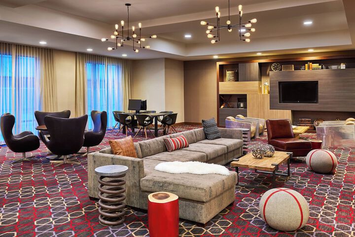 Lobby lounge