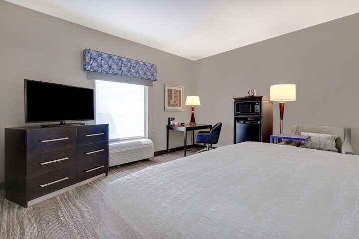 1 King Bed (9 of 17)