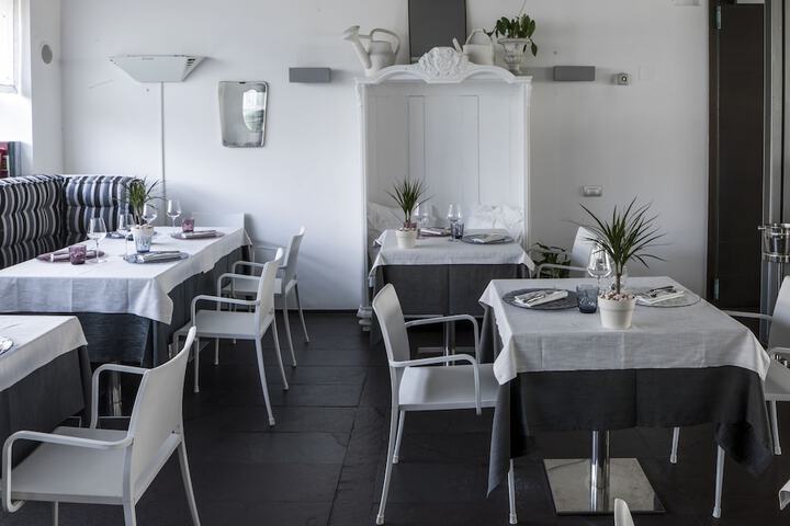Dining 61 of 103
