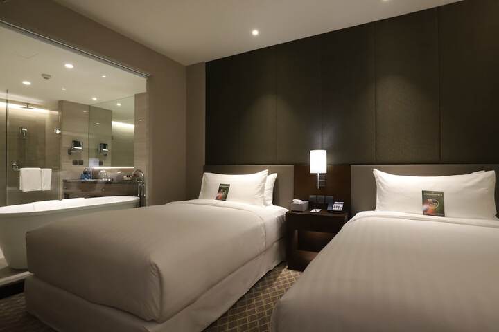 Room 10 of 113
