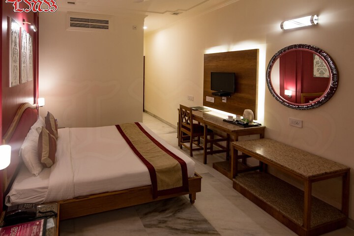Room 10 of 31