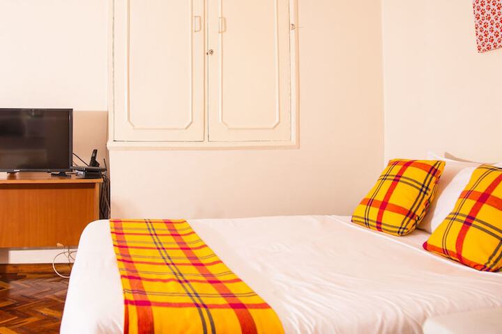 Room 10 of 65