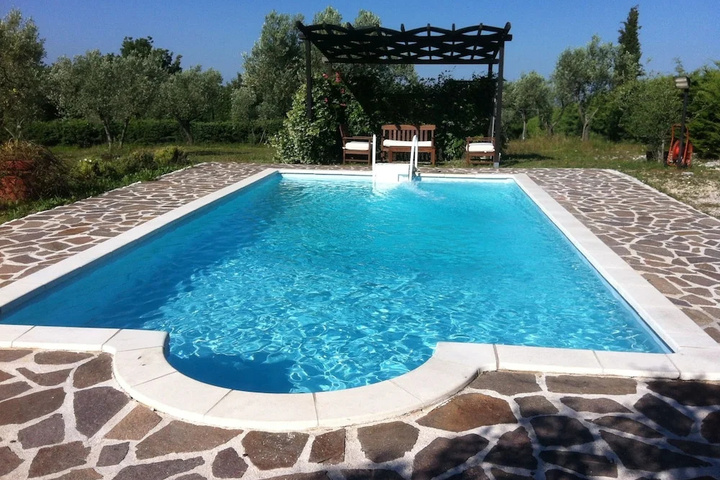 Pool 10 of 17