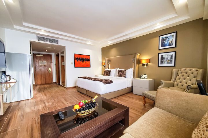 Room 8 of 82