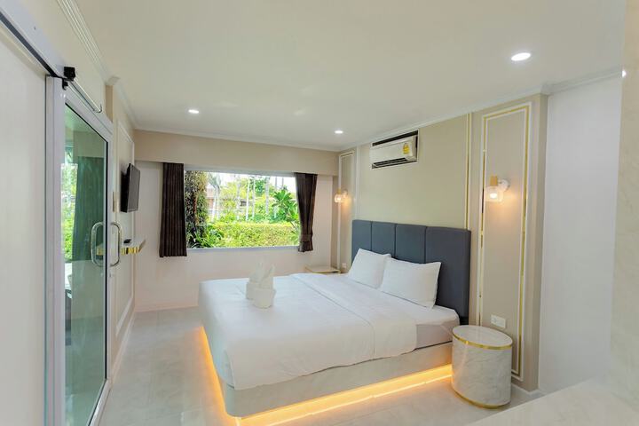 Room 12 of 154
