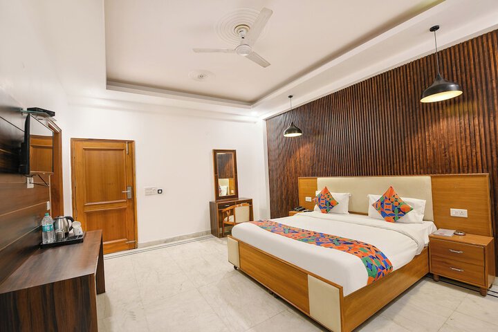Room 16 of 28
