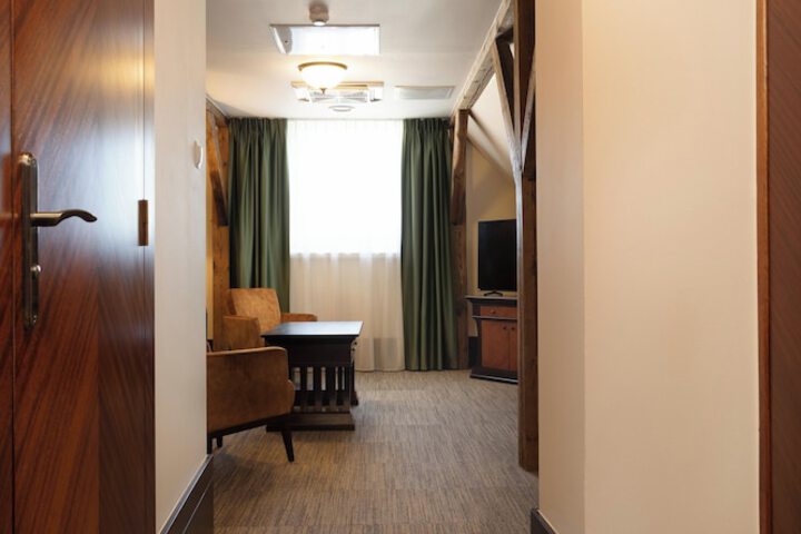 Room 6 of 48