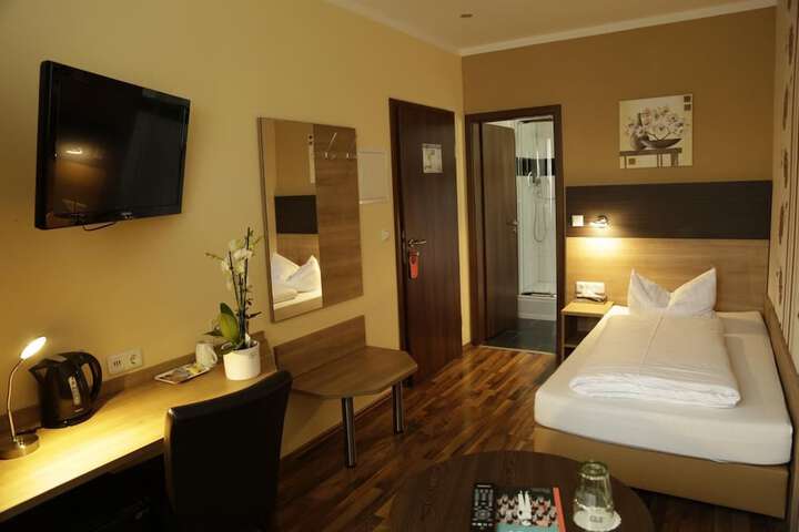 Room 8 of 30