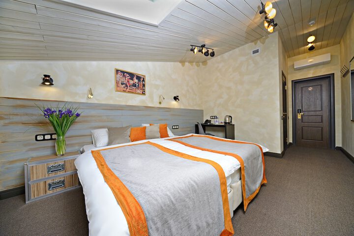 Room 43 of 83