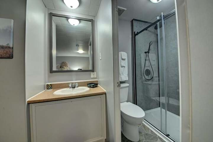 Room 8 of 12