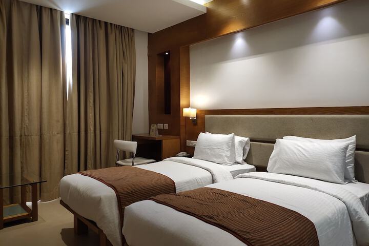 Room 7 of 72