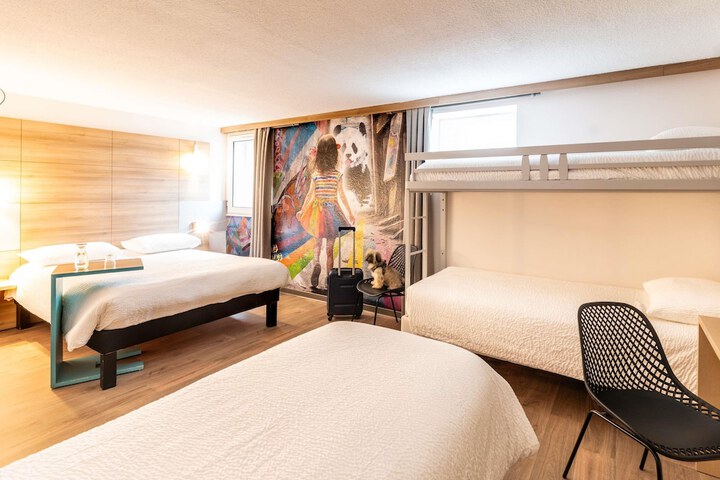 Room 19 of 53
