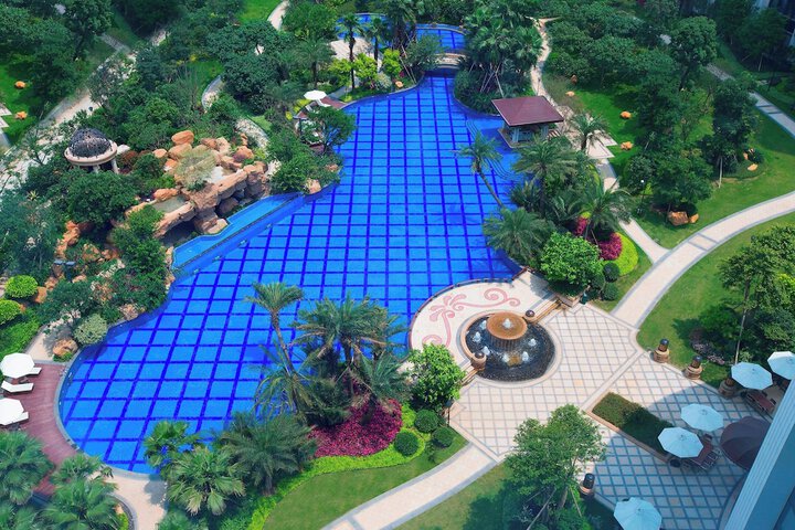 Hotel Pool