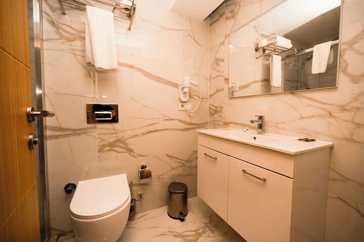 Room 103 of 123