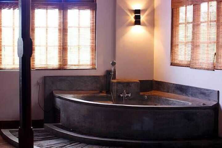 Jetted tub