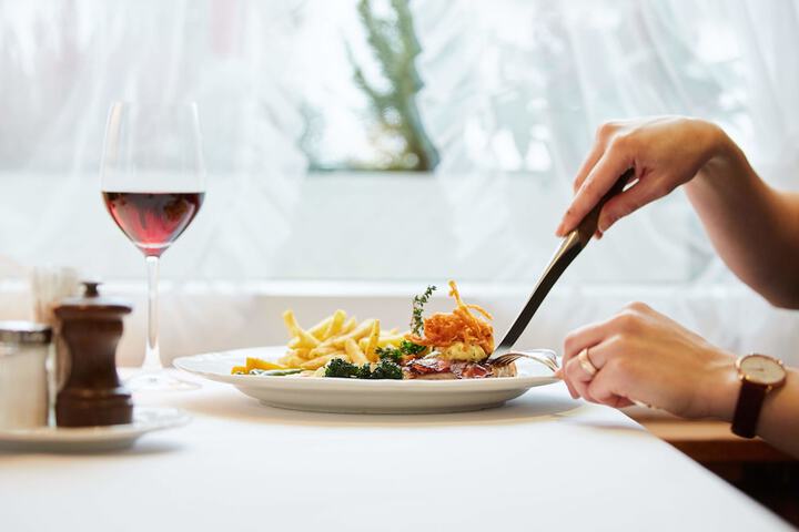 Dining 28 of 56