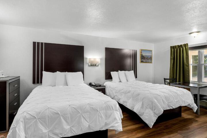 1 King Bed Queen Bed (2 of 9)