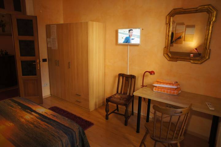 Room 5 of 22