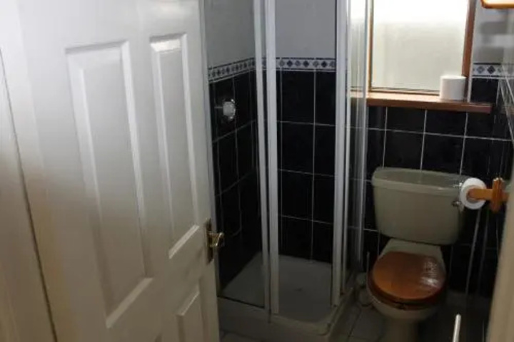 Room 7 of 12