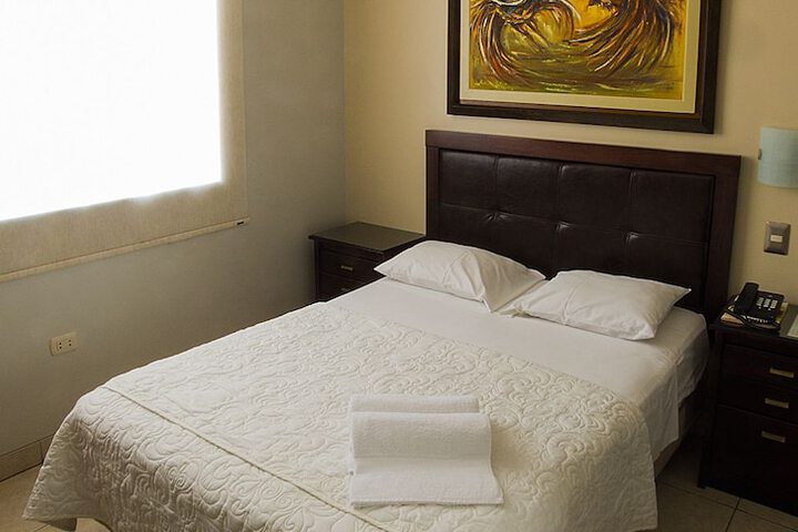 Room 4 of 33