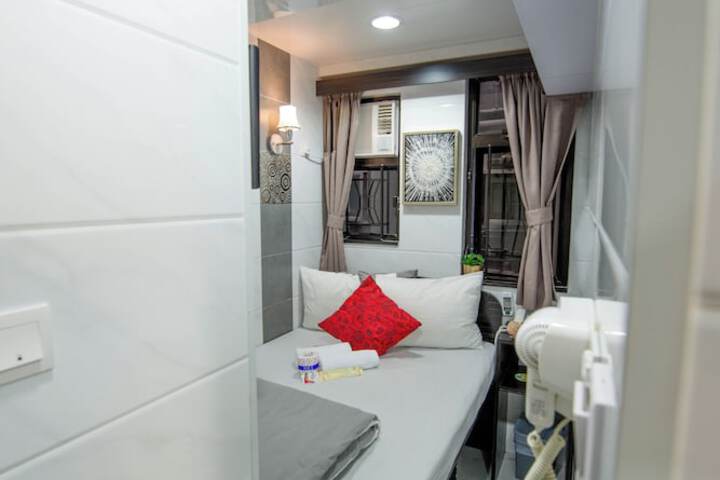 Room 35 of 48