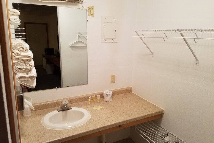 Room 13 of 33