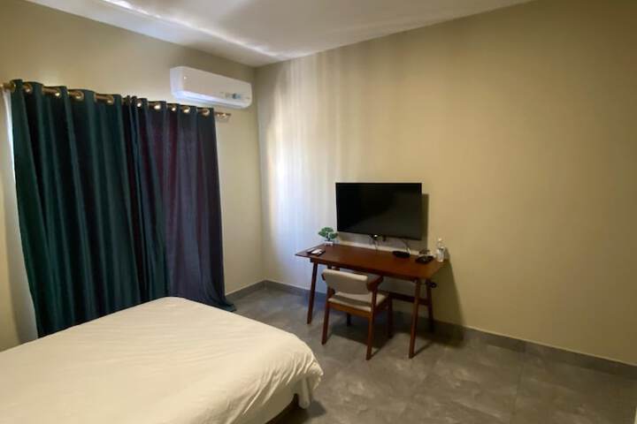 Room 4 of 9