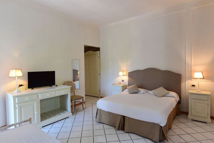 Room 27 of 64